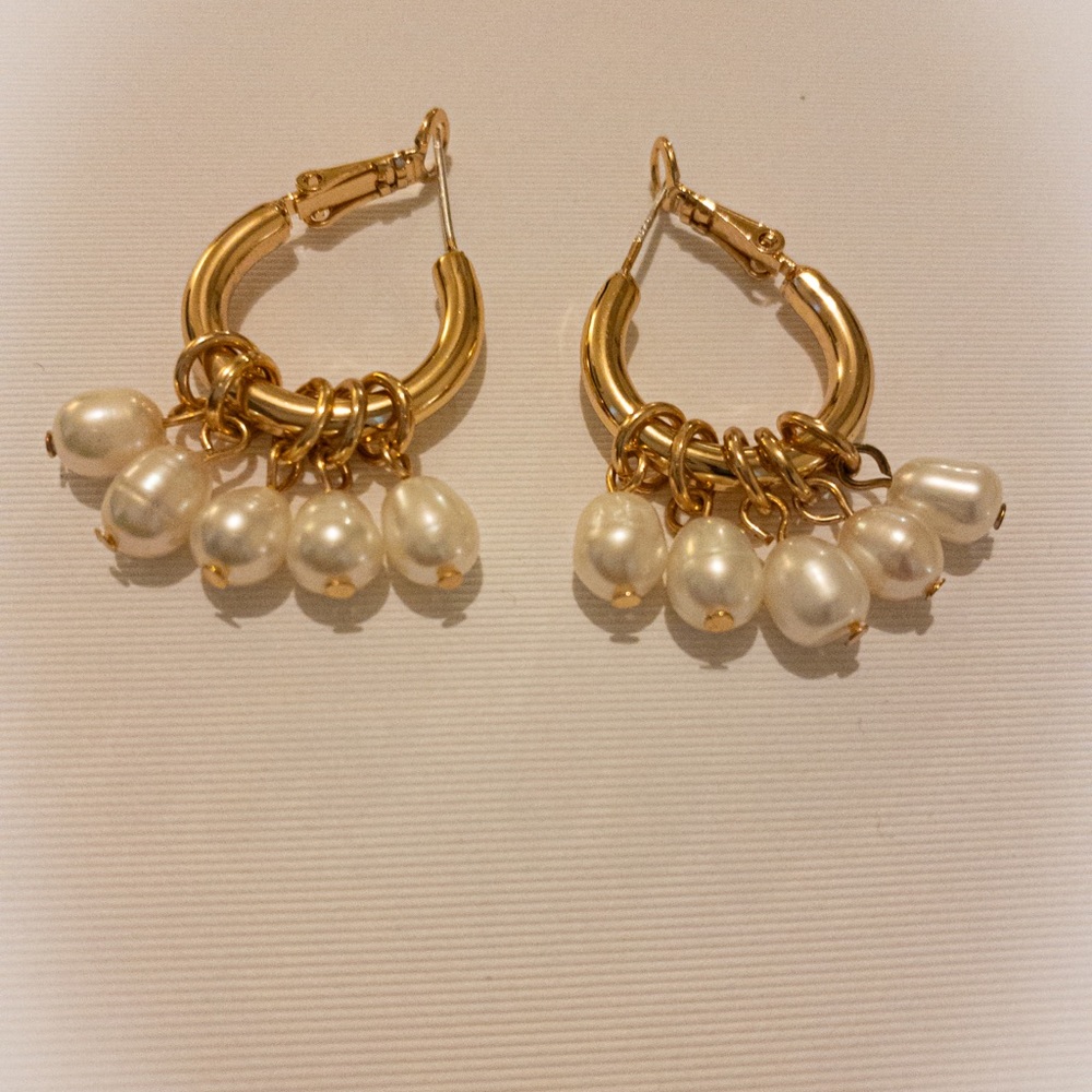 Pearl pendant earring
